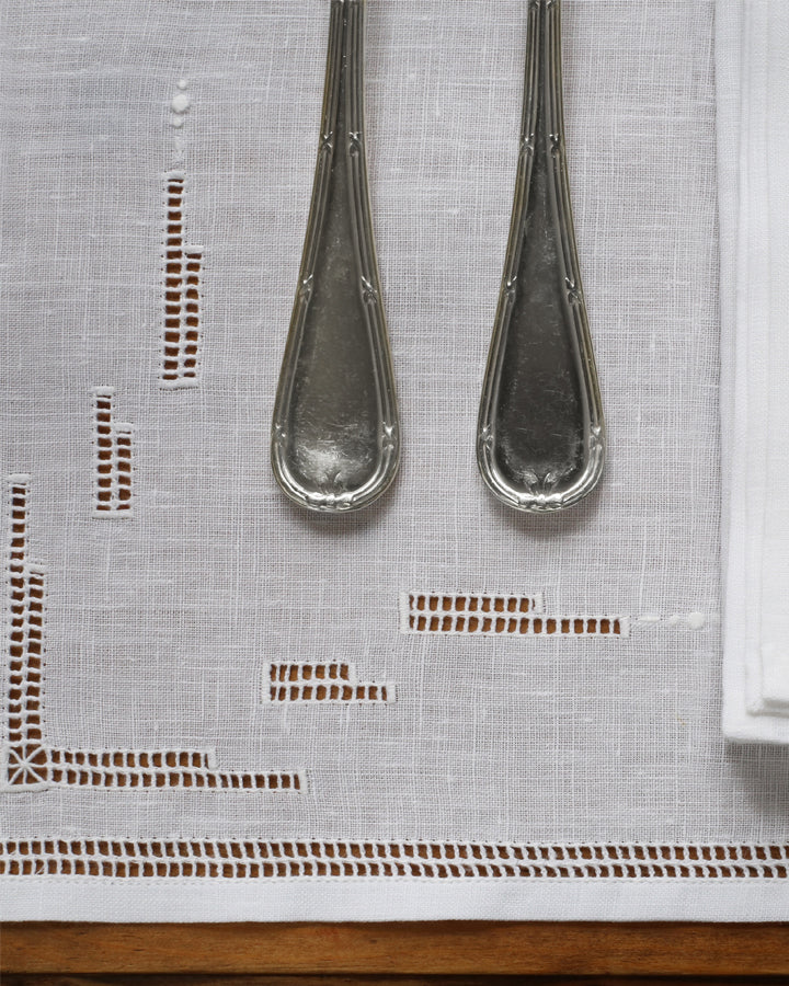 Patricia placemat in white